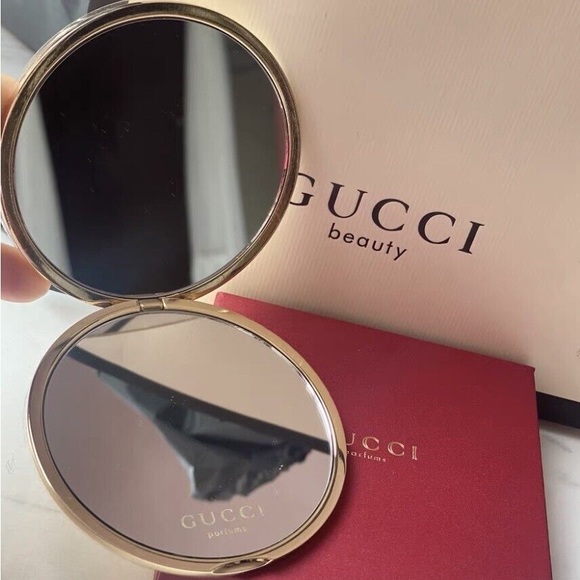 Authentic Gucci GG Monogram Compact Mirror By GUCCI Beauty - Picture 9 of 12